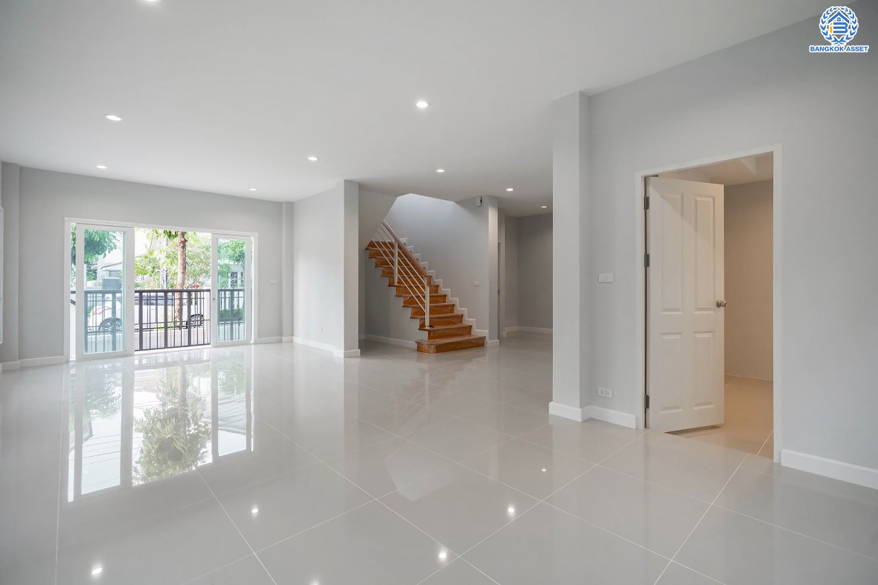 บ้านมือสองตกแต่งใหม่ โครงการ เพอร์เฟคเพลส ราชพฤกษ์ บ้านเดี่ยว จากแบรนด์ Property Perfect เนื้อที่ 56.2 ตร.ว. ฟังก์ชัน 3 ห้องนอน 3 ห้องน้ำ  1 ห้องอเนกประสงค์ จอดรถได้ 2 คัน กับทำเลโซนเมือง ที่เชื่อมต่อหลากหลายเส้นทาง หน้าโครงการติดถ.ราชพฤกษ์ ใกล้รถไฟฟ้าสถานี "บางรักน้อยท่าอิฐ"